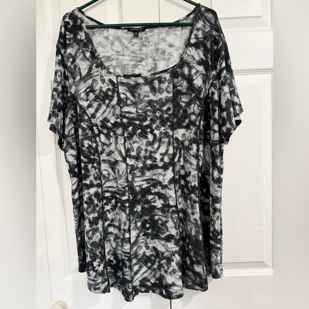 Sami & Jo 3X Black and Gray Patterned Top